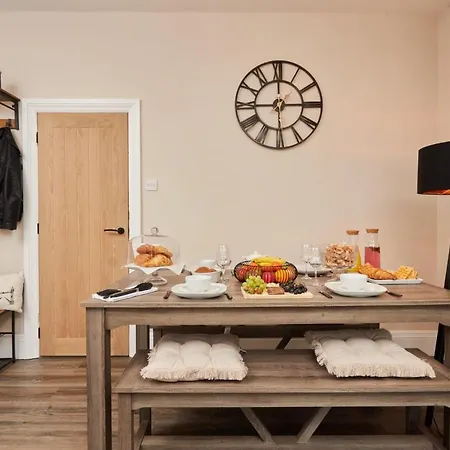 10 Percent Off - 3 Nights - Leeds - Bradford - Free Parking Bradford (West Yorkshire)