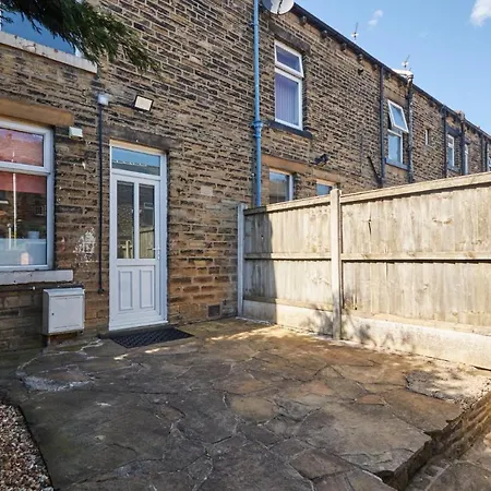 Holiday home 10 Percent Off - 3 Nights - Leeds - Bradford - Free Parking *