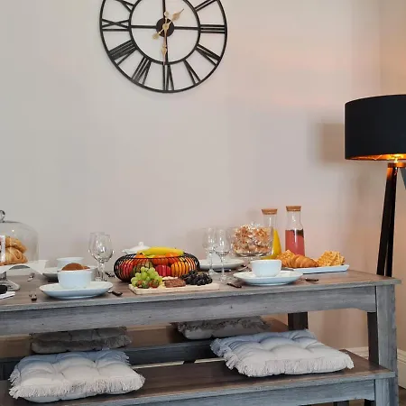 10 Percent Off - 3 Nights - Leeds - Bradford - Free Parking Holiday home *
