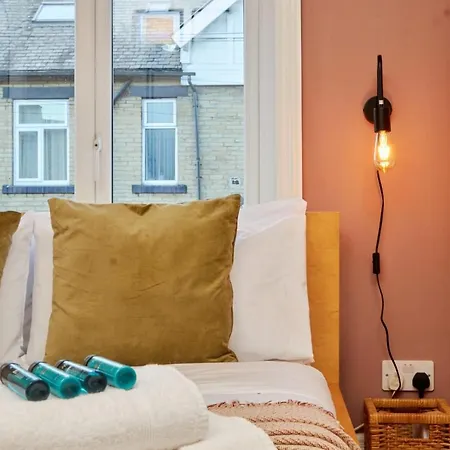 10 Percent Off - 3 Nights - Leeds - Bradford - Free Parking * Bradford (West Yorkshire)