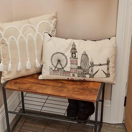 Holiday home 10 Percent Off - 3 Nights - Leeds - Bradford - Free Parking