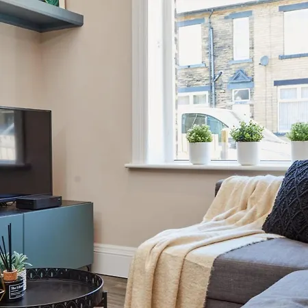 10 Percent Off - 3 Nights - Leeds - Bradford - Free Parking *
