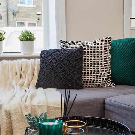 10 Percent Off - 3 Nights - Leeds - Bradford - Free Parking Holiday home