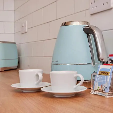 10 Percent Off - 3 Nights - Leeds - Bradford - Free Parking