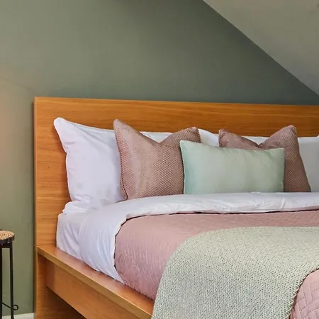 10 Percent Off - 3 Nights - Leeds - Bradford - Free Parking * Bradford (West Yorkshire)